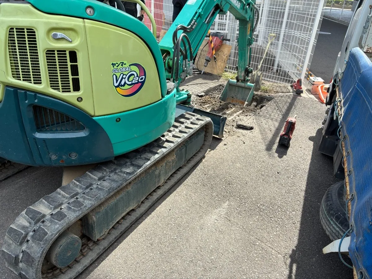 【ゲート工事　着工】